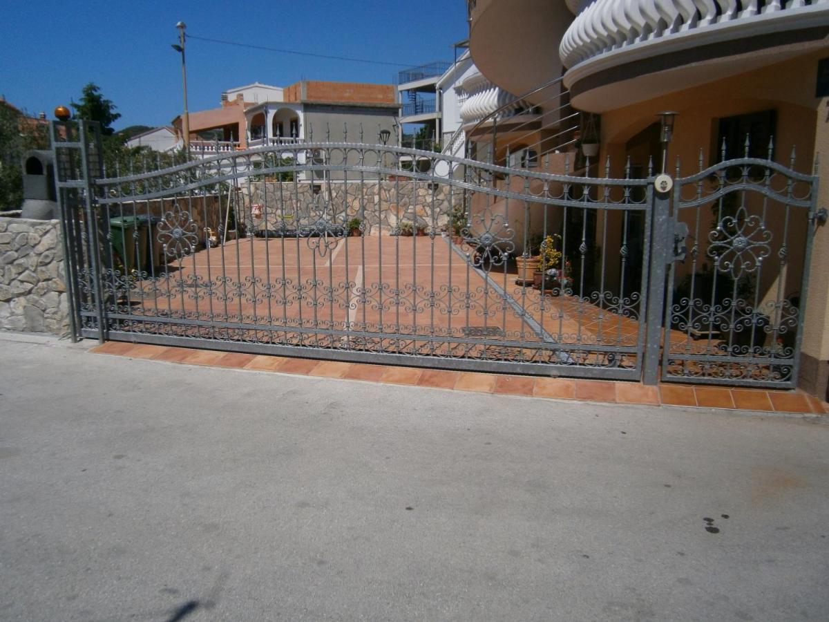 Apartments With A Parking Space Vodice - 13973 エクステリア 写真